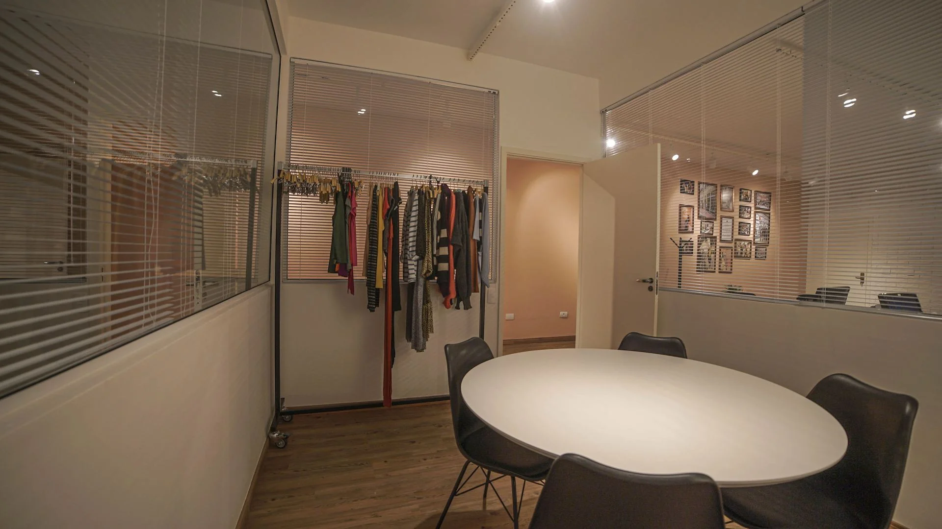 Show Room 07