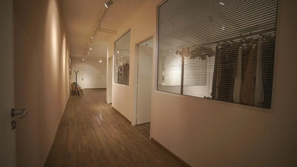 Show Room 04