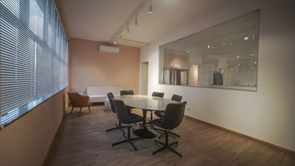 Show Room 03