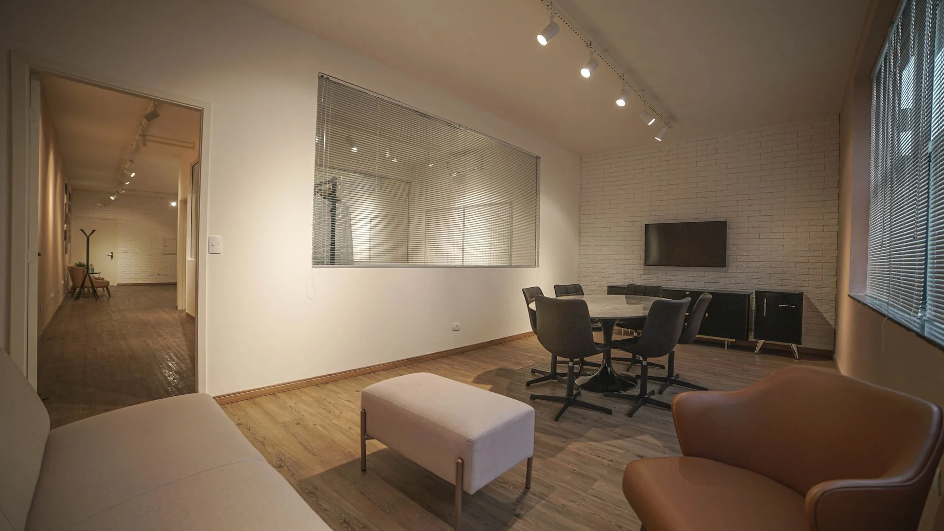Show Room 02