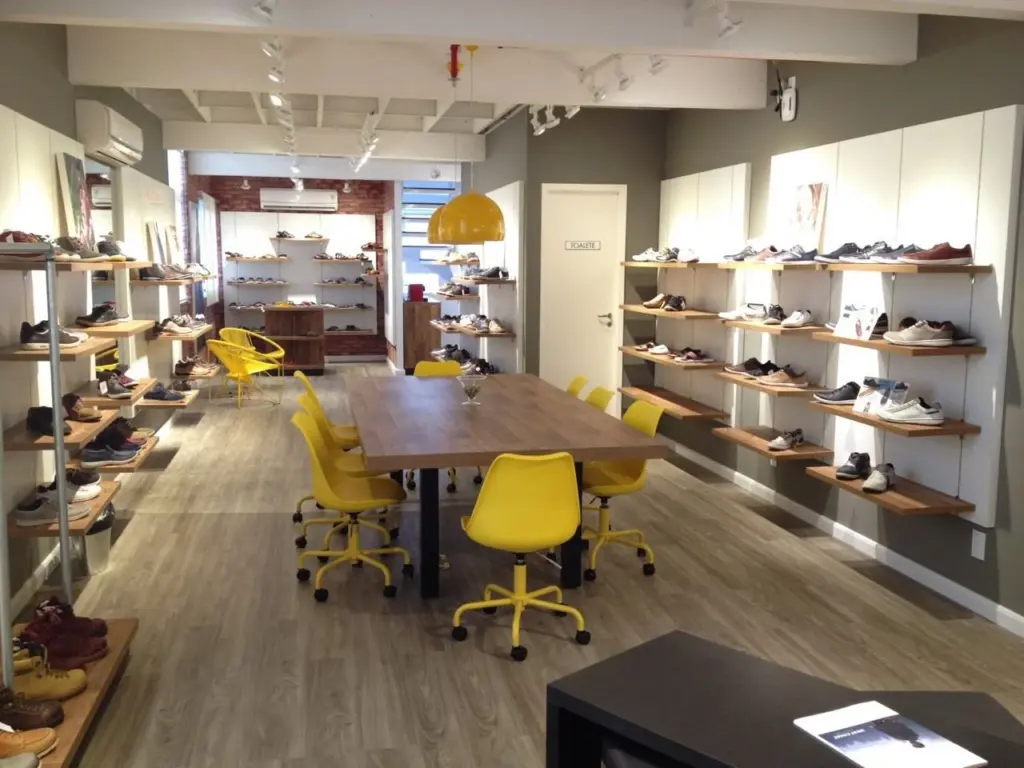 Show Room 2 05