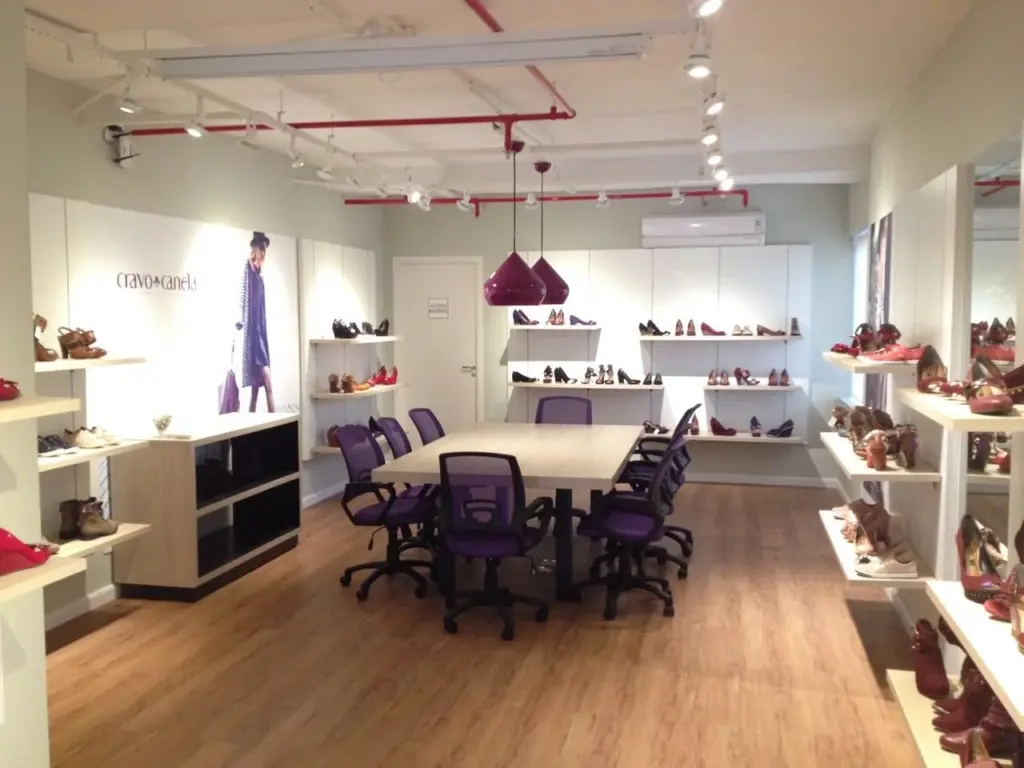 Show Room 2 04