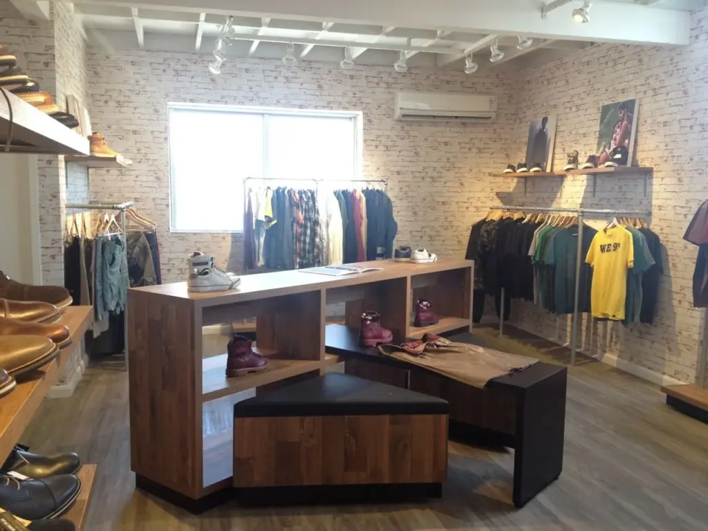 Show Room 2 03