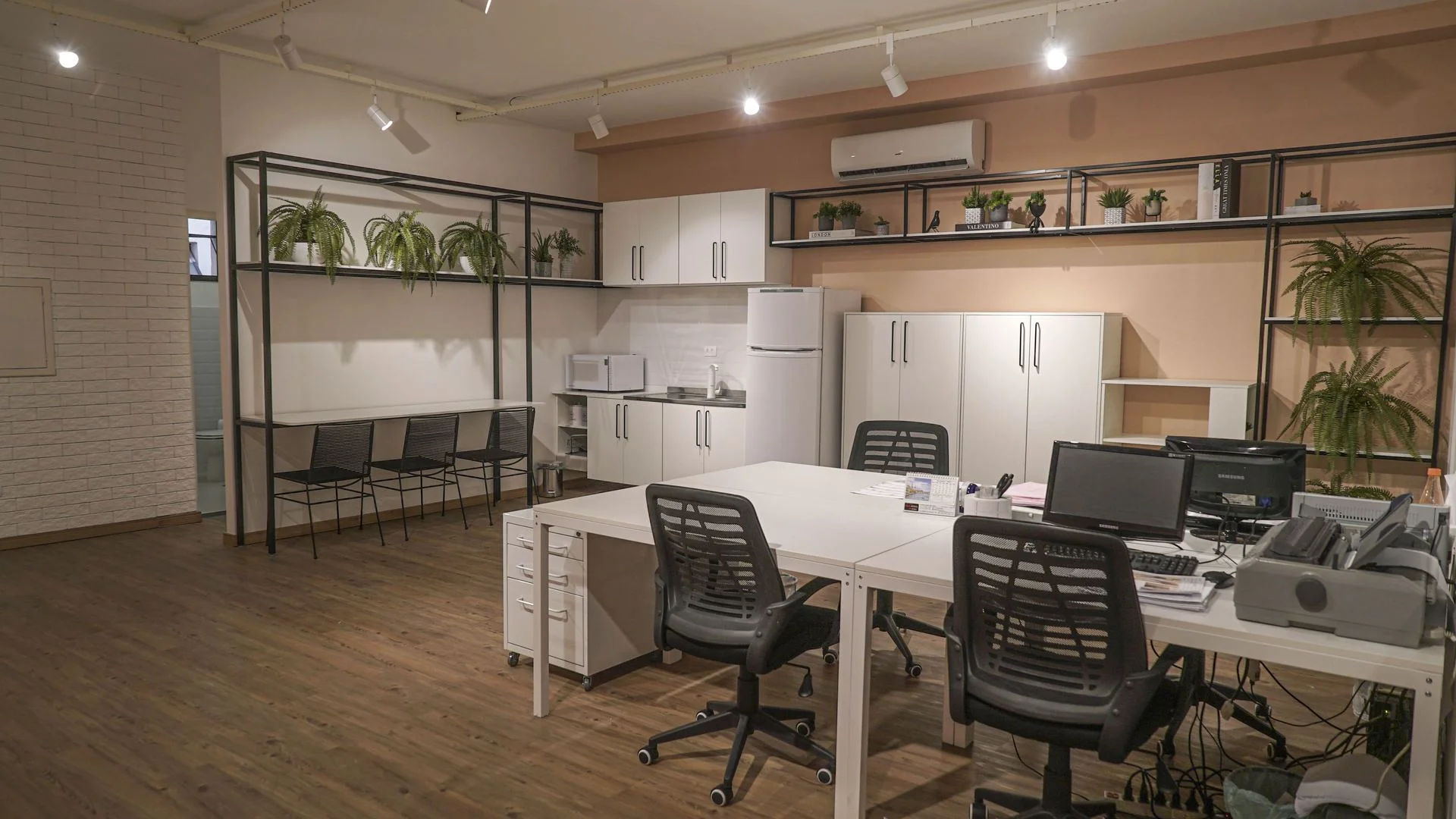 Show Room 16