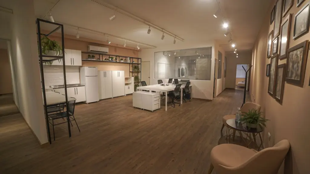Show Room 13