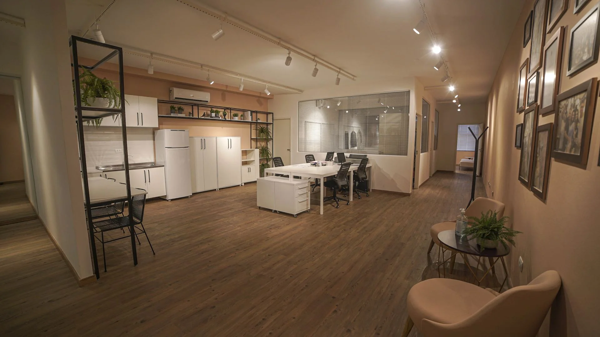 Show Room 13