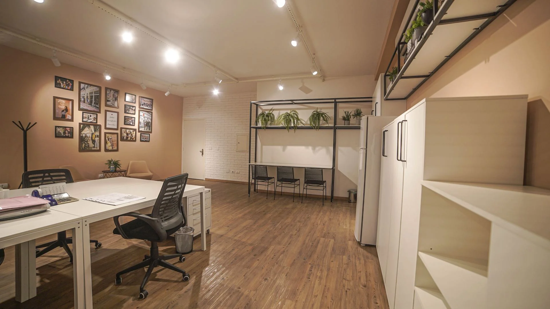 Show Room 09